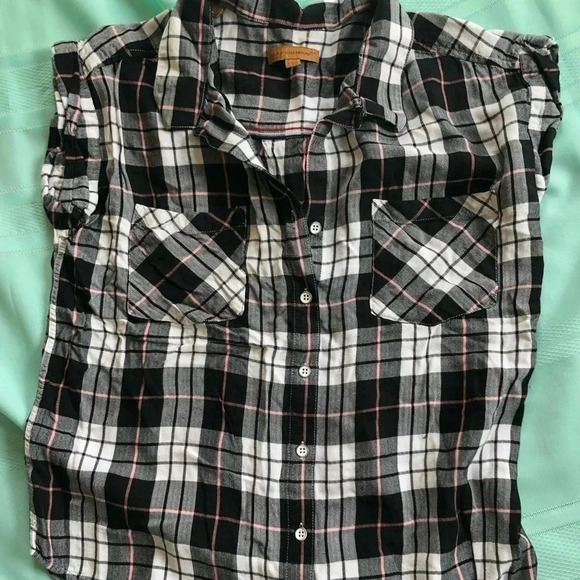 Super Soft Plaid Sleeveless Top - Picture 7 of 9